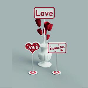 SWEET SIGNS AS TABLE DECORATIONS FOR VALENTINE'S DAY