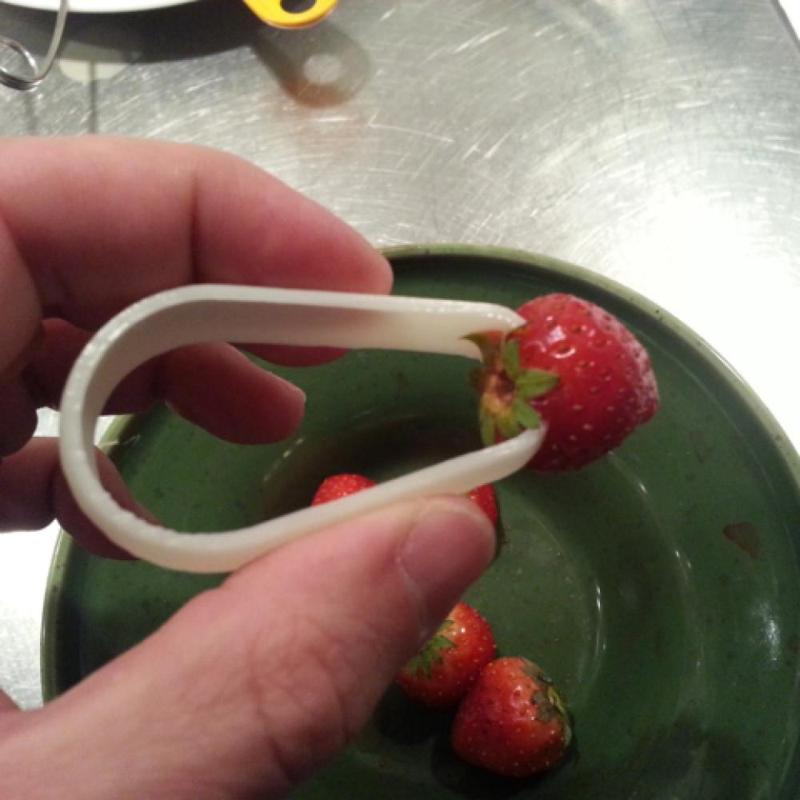 STRAWBERRY STEM REMOVER