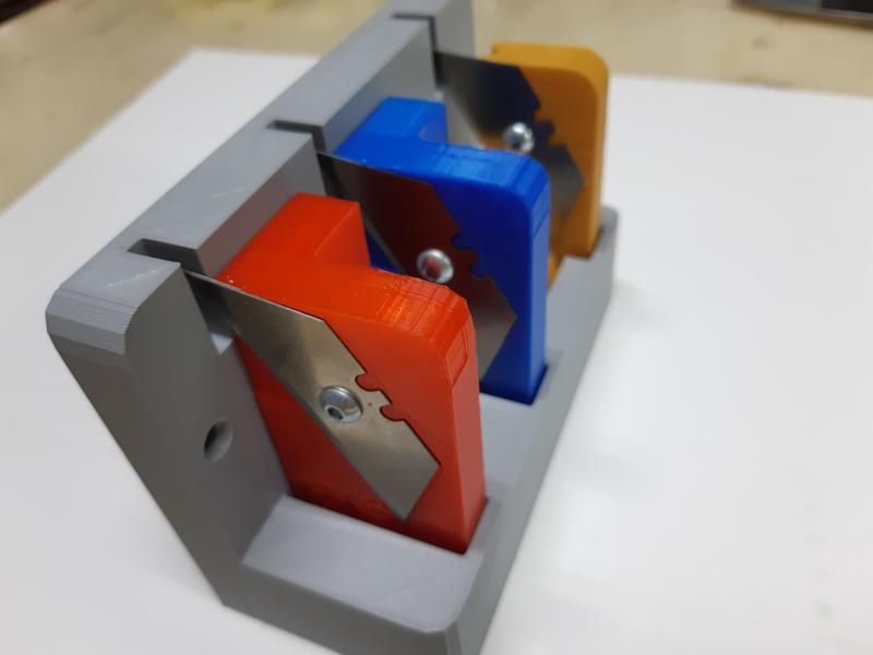 blade holder for cardboard feather 5mm