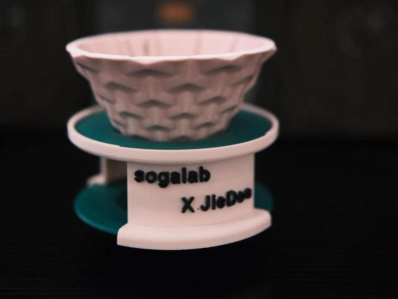 Coffee filter holder, with the option to add ice balls and other accessories