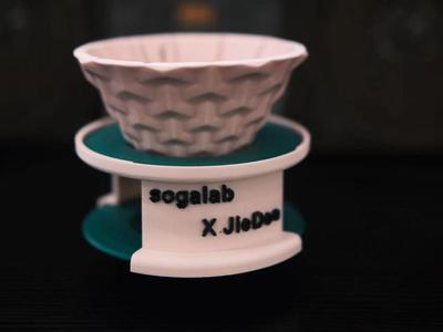 Coffee filter holder, with the option to add ice balls and other accessories