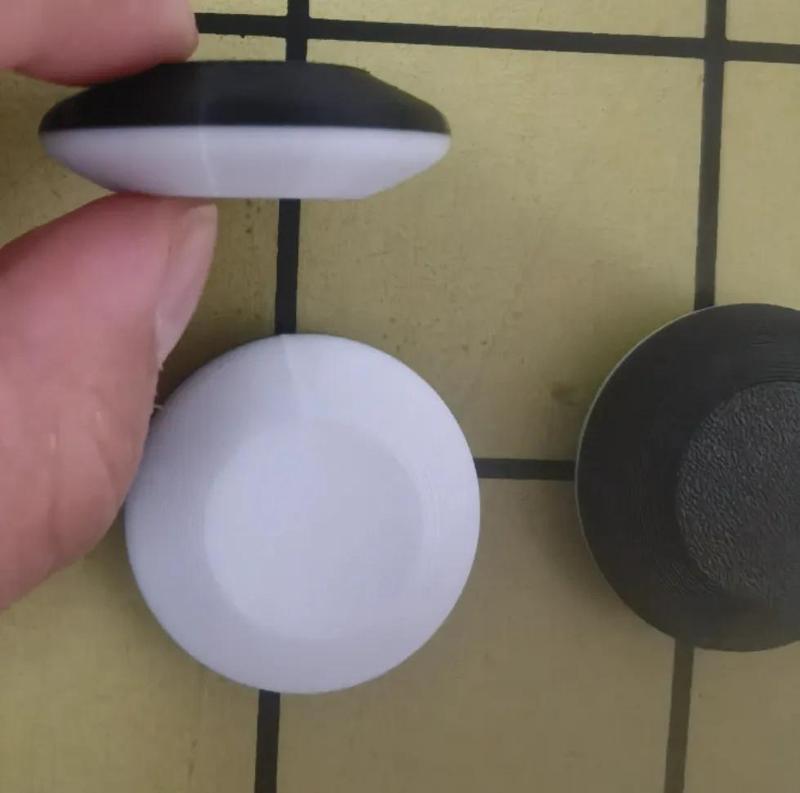 Black and white Go pieces