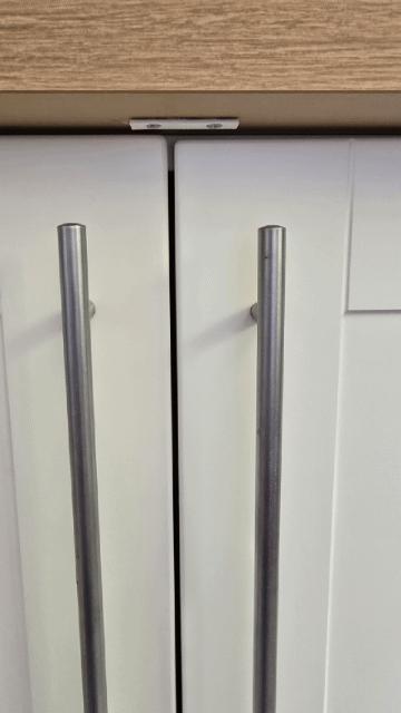 Child-proof cupboard lock (screws)