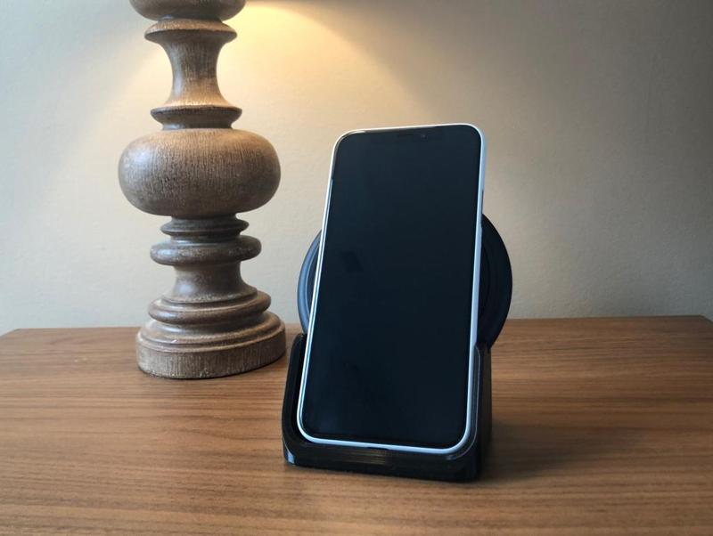 Vertical iPhone X Stand/Dock for the Mophie Qi Charge Pad