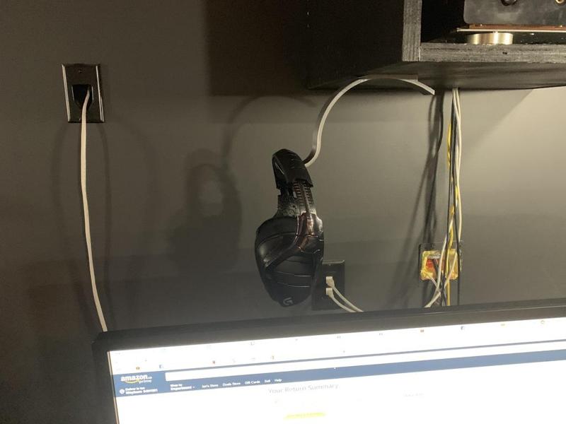 Under Cabinet Headphones Holder