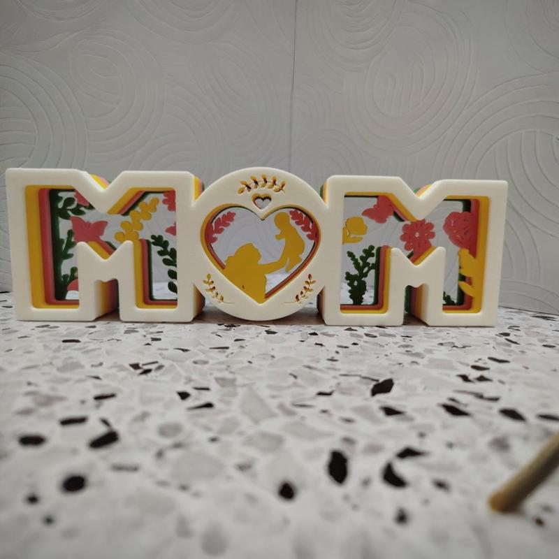 PIEZA DECORATIVA MAMÁ: CUADROS EN CAPAS / MOM DECORATIVE PIECE: LAYERED PICTURES