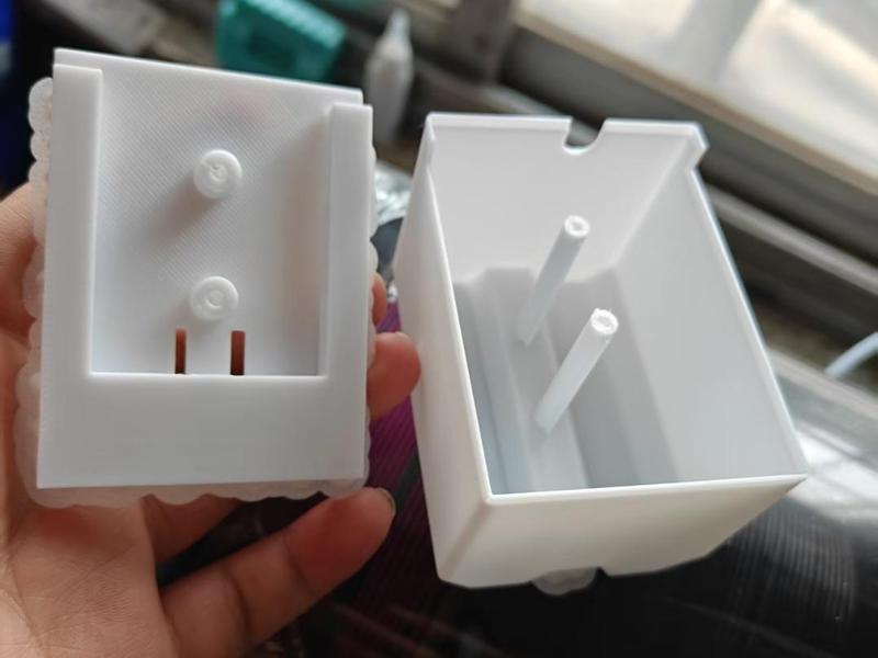 Long-lasting 4-cell 21700 lithium battery box and level gauge battery box