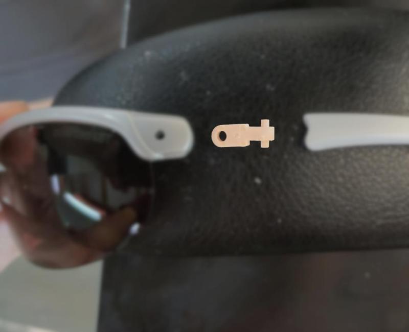 ĉarniroj por sunokulvitroj Adidas Adivista A164