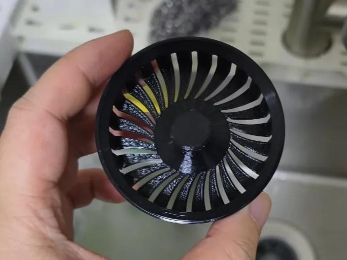 Press-type sink strainer for kitchen drains