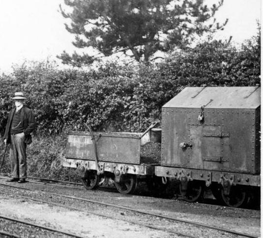 O gauge Talylln gunpowder truck.