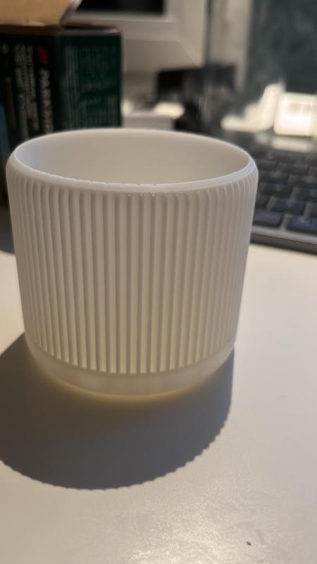 Small minimalist pot