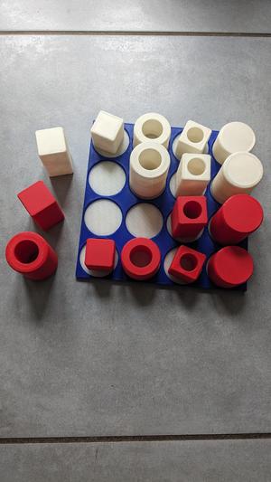 Quarto game board + pieces