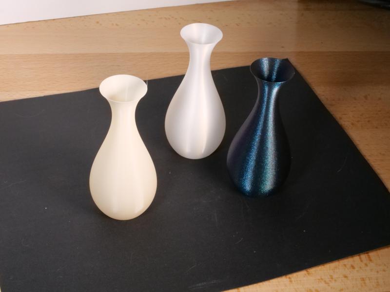 Simple cubic-curve vase