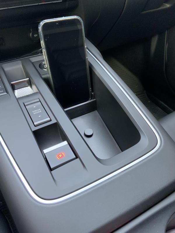 C5 AirCross Mobiltelefon Halterung mit Lade und CarPlay Anschluss