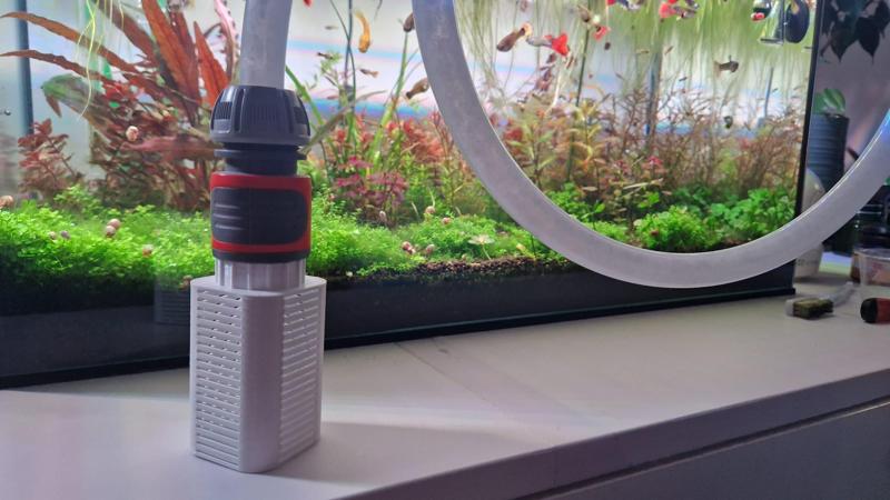 Snap-on water diffuser