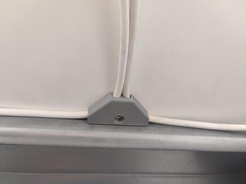 90 degree wire guide