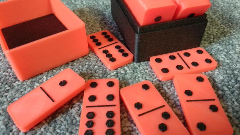 Domino game with case