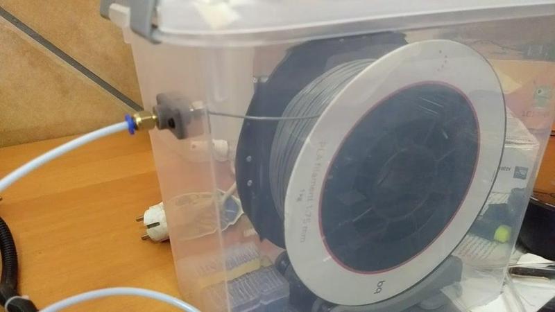 Airproof valve with filament filter for plastic box