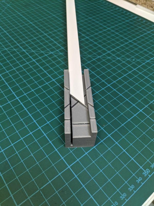 Miter box for 15mm plastic corner trim