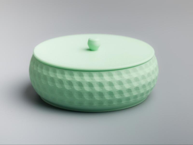 Stackable tray with lid.