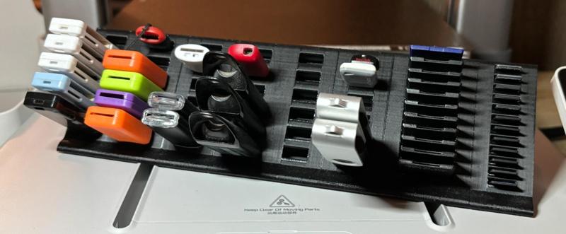 Modular Desktop Organizer for Micro SD-Cards, SD-Cards and USB Sticks