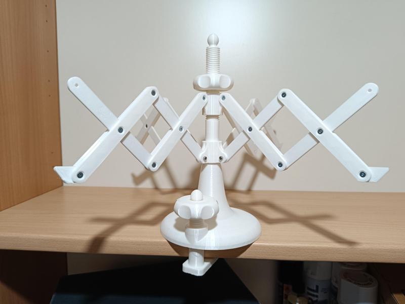 Grandma's Swift Skein Winder