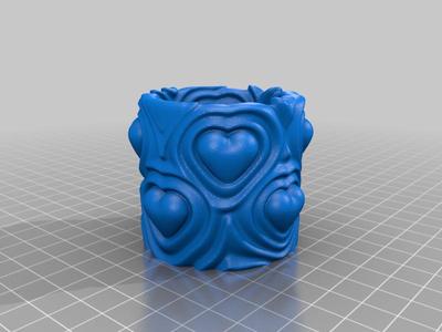 Vase mit Herzen