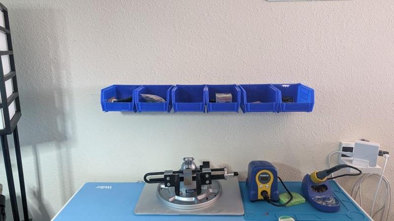 Two Bin Expandable Akrobins Hangers