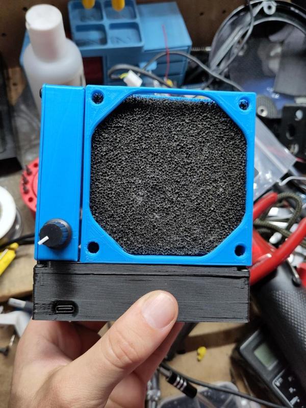 smoke filter for soldering iron (filtre à fumée pour fer à souder)