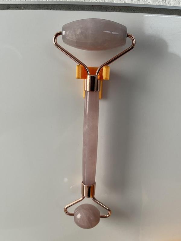 Jade roller Wall mount for sticking