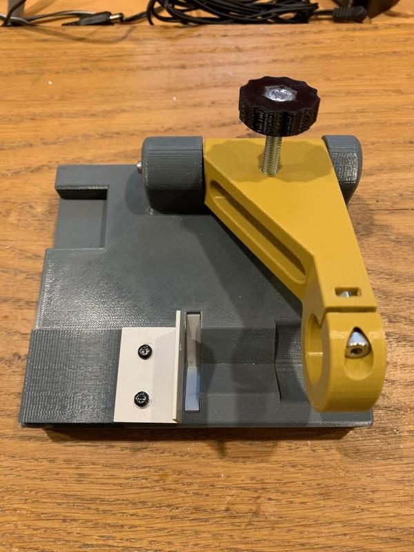 Support table for screw cutter
