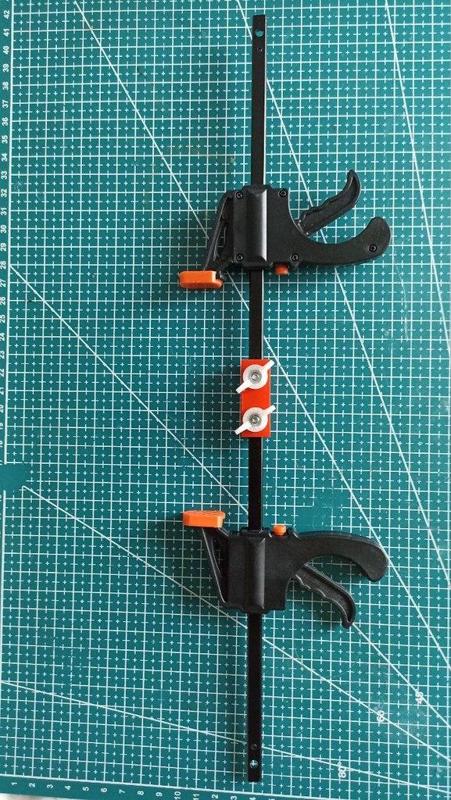 Сoupling for two 4- inch bar clamps