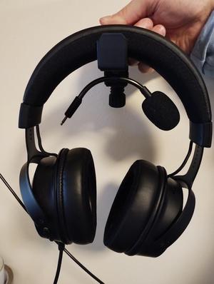 Headphone Mount with clip for Headset Mic