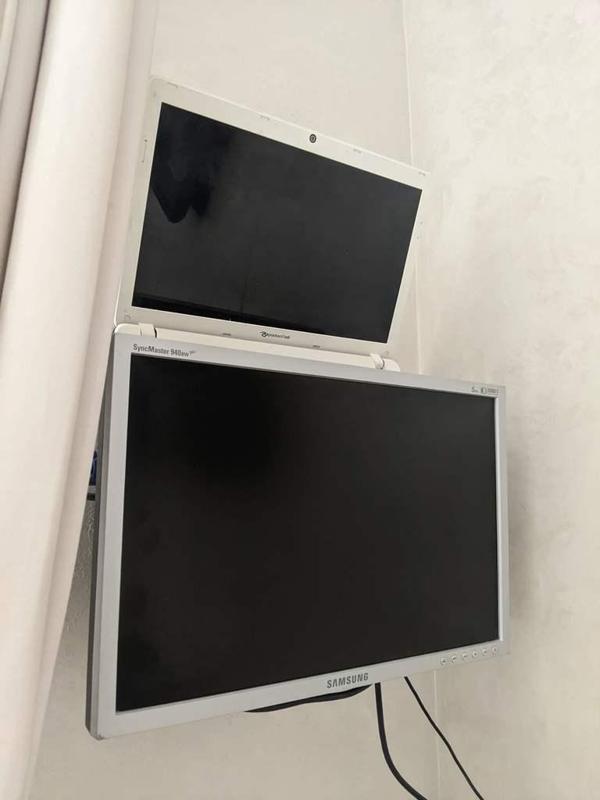 Wall mount for monitor and laptop