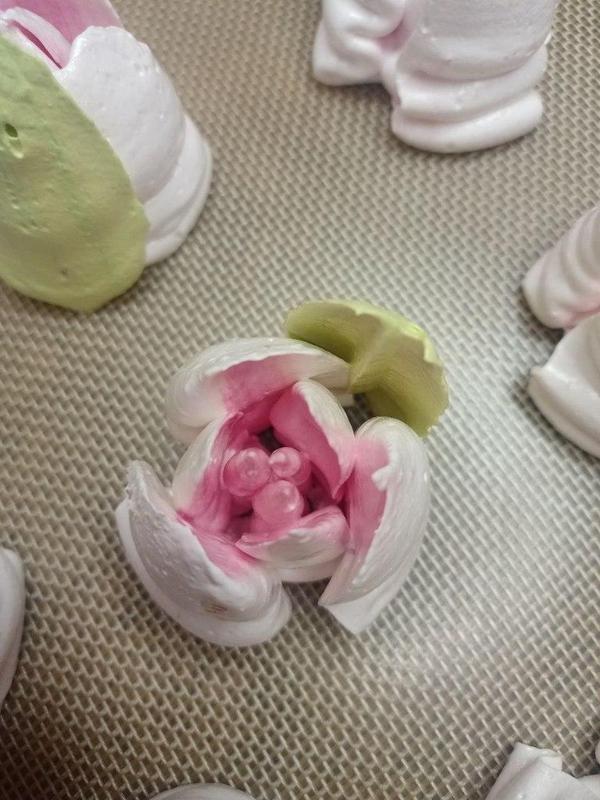 Nozzle for cream with interchangeable inserts