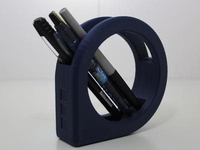 Circle pen stand