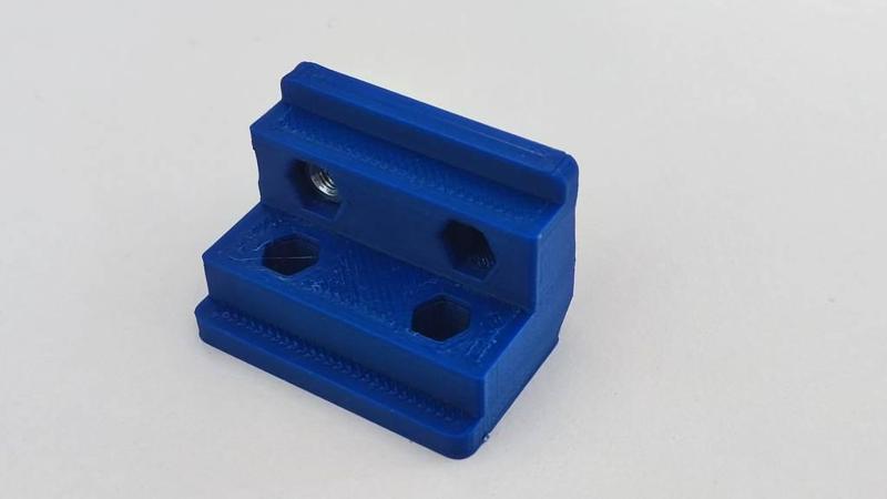 L shaped M3 connector