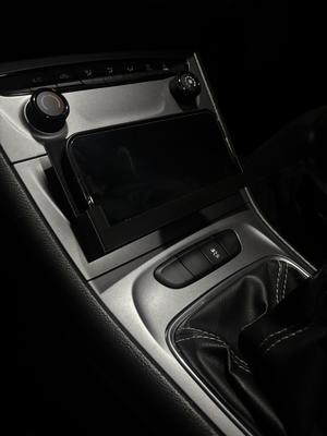 Vauxhall/Opel Astra K - Phone Holder & Wireless Charger