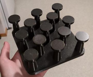 Spray paint tray for miniatures