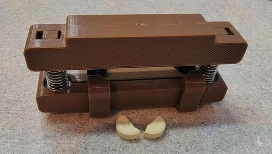 Remix of Pill cutter by MacuBO for ~1 15/16" Utility Razor Blade