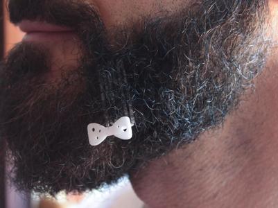 Papillon for beard - lateral wearing