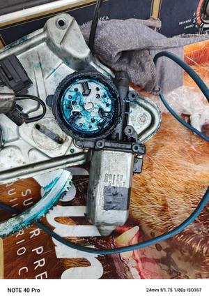 BMW e34 windshield lift gear