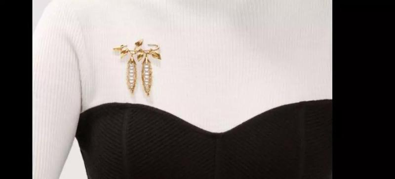 Pea brooch Model 6915