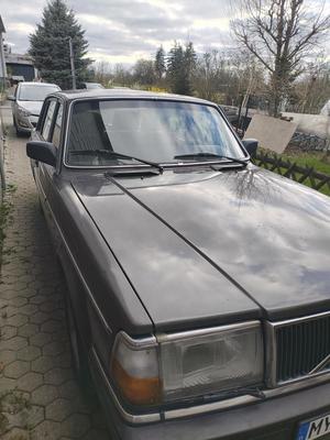 Volvo 240 Snow Caps Stealth Version