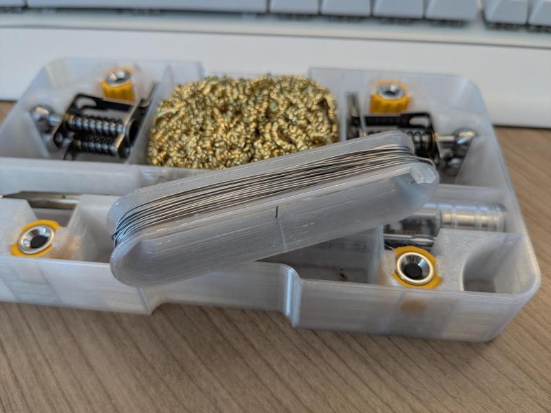 Solder holder for Omnifixo - Pinecil box