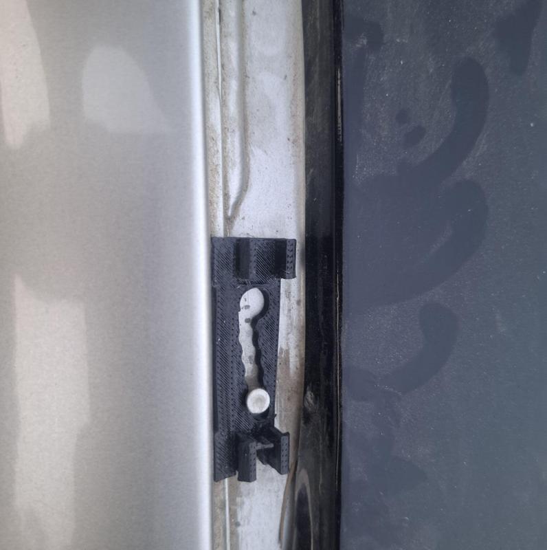 BMW E63 roof rail clip