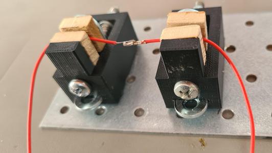 Wire soldering pliers