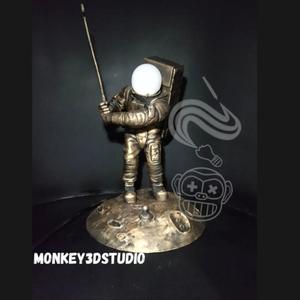 Astronauta velador Jugando al golf