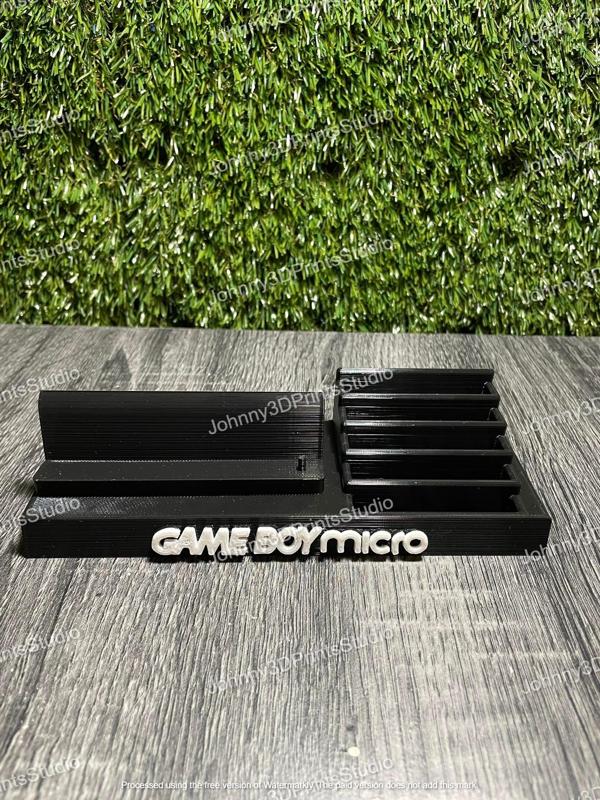 GAMEBOY MICRO HOLDER / STAND WITH 5 GAME CARTRIDGES CASES