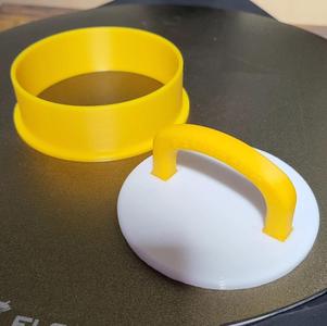 Press to prepare homemade hamburgers